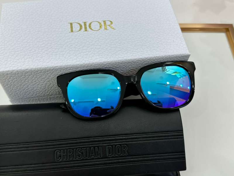 Picture of Dior Sunglasses _SKUfw53490801fw